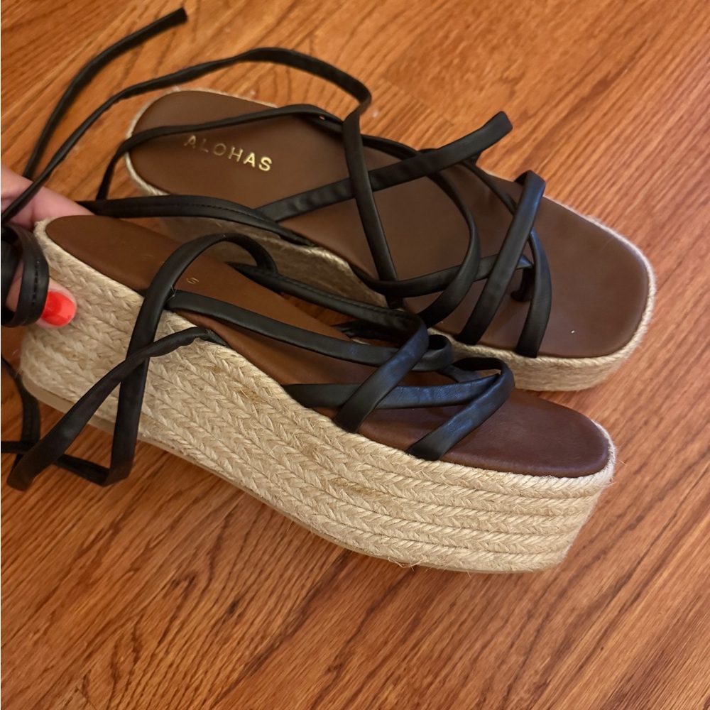 ALOHAS Black and Tan Espadrilles with Chic Design
